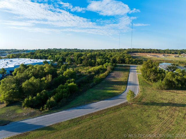 01 S 272nd East Avenue, Coweta, OK 74429