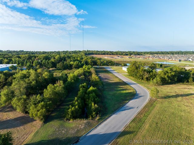 01 S 272nd East Avenue, Coweta, OK 74429