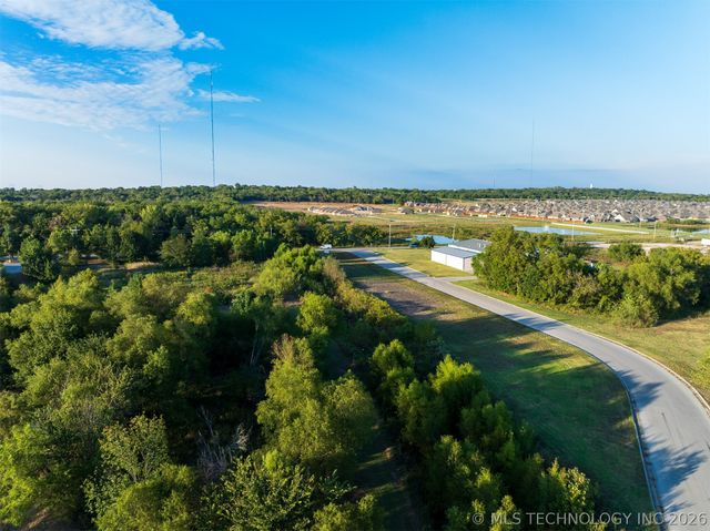 01 S 272nd East Avenue, Coweta, OK 74429