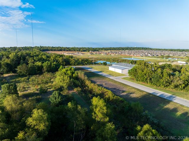 01 S 272nd East Avenue, Coweta, OK 74429