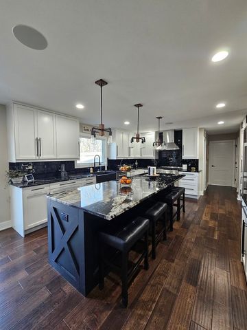 3N805 Town Hall Road, St. Charles, IL 60175