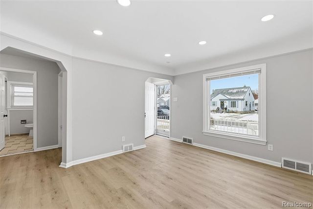 27550 Garfield Street, Roseville, MI 48066