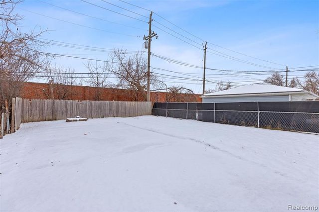 27550 Garfield Street, Roseville, MI 48066