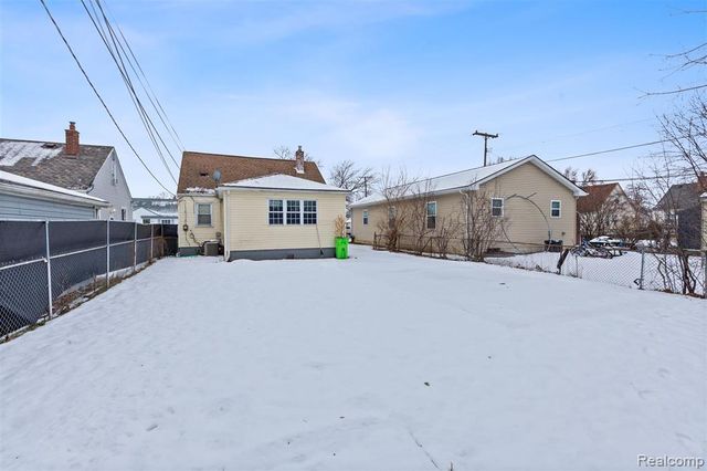 27550 Garfield Street, Roseville, MI 48066