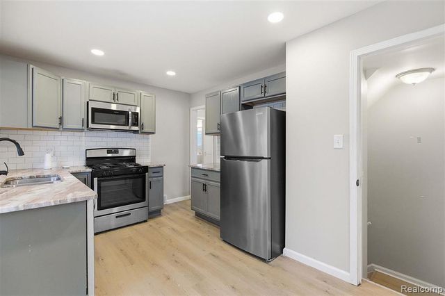 27550 Garfield Street, Roseville, MI 48066