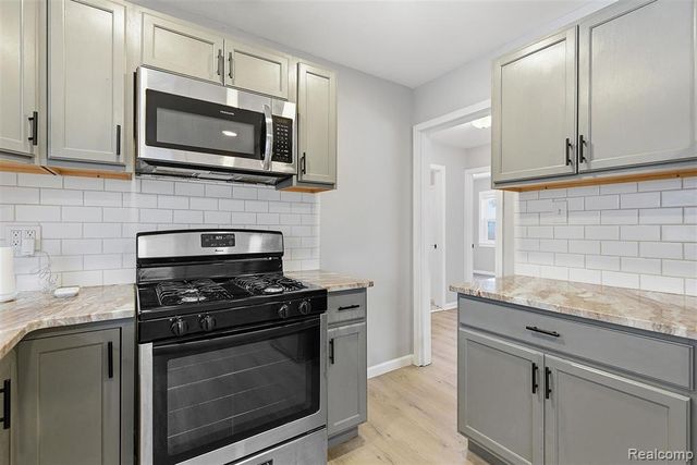 27550 Garfield Street, Roseville, MI 48066