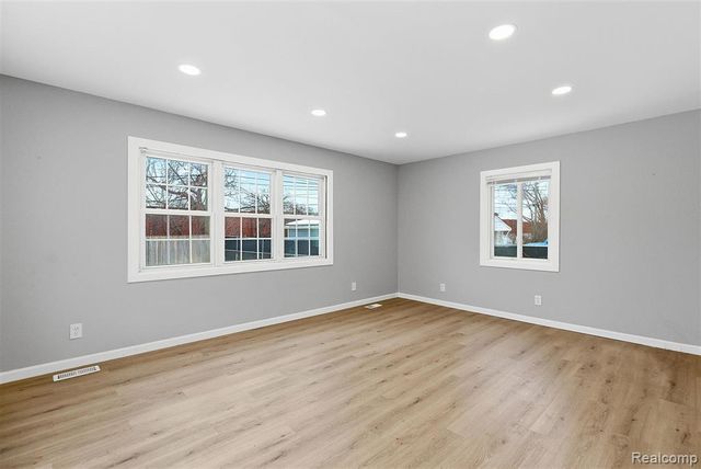 27550 Garfield Street, Roseville, MI 48066