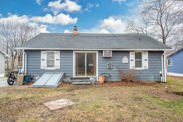 43 Bridge St, Ogdensburg Boro, NJ 07439