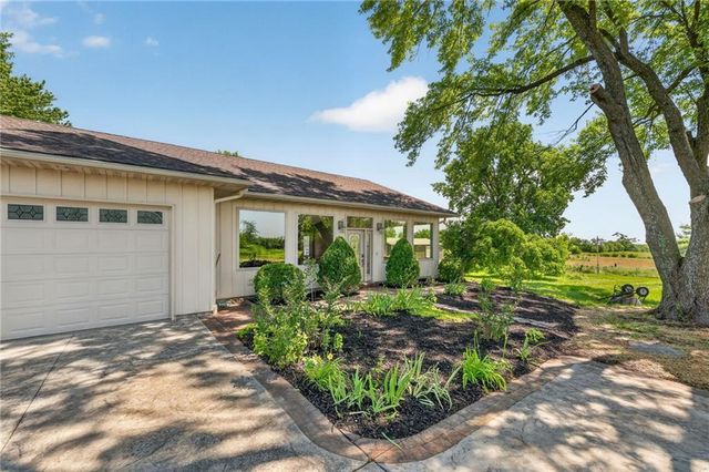 7743 SE Fred Evans Road, Lawson, MO 64062
