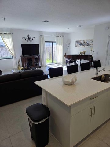 4917 Peacock Way 5838, Dania Beach, FL 33312