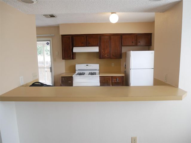 2005 Old West PL B, Round Rock, TX 78681