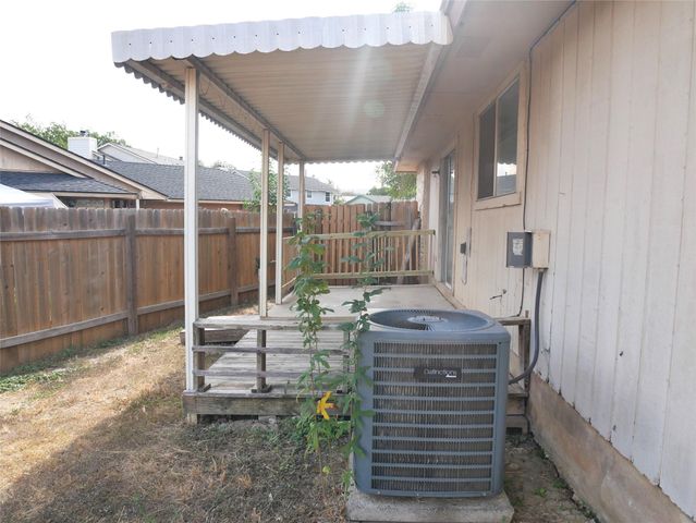 2005 Old West PL B, Round Rock, TX 78681