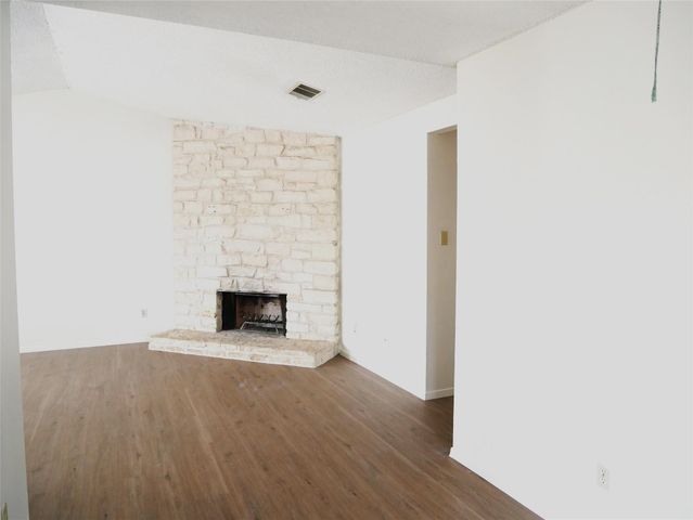 2005 Old West PL B, Round Rock, TX 78681