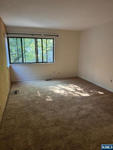 312 Pond Court, Twp Of Washington, NJ 07676