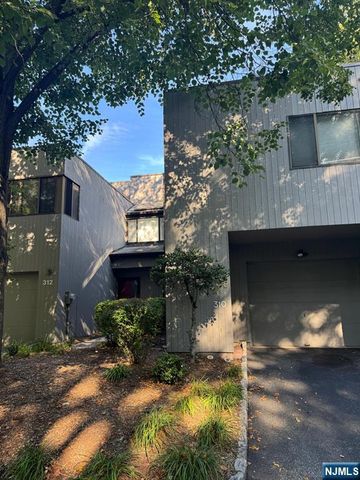 312 Pond Court, Twp Of Washington, NJ 07676