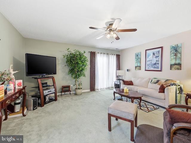 725 VIRGIN ISLAND DR, Williamstown, NJ 08094