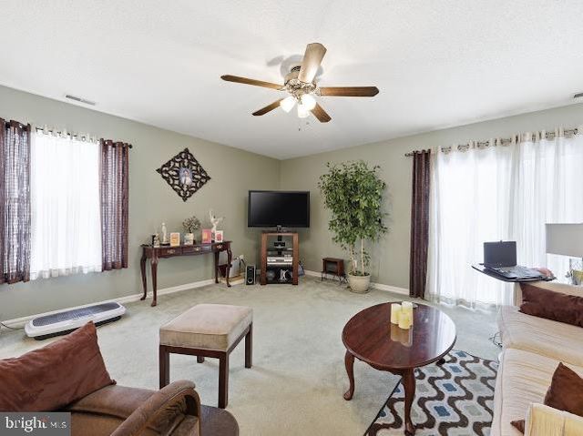 725 VIRGIN ISLAND DR, Williamstown, NJ 08094