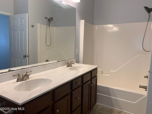 414 Peregrine Ridge Drive, New Bern, NC 28560