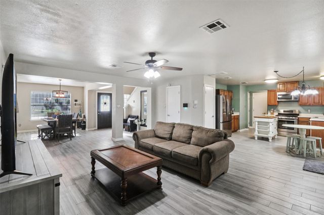 110 Trapper TRL, Bastrop, TX 78602