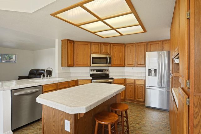 1809 Blueridge Ct, Modesto, CA 95351