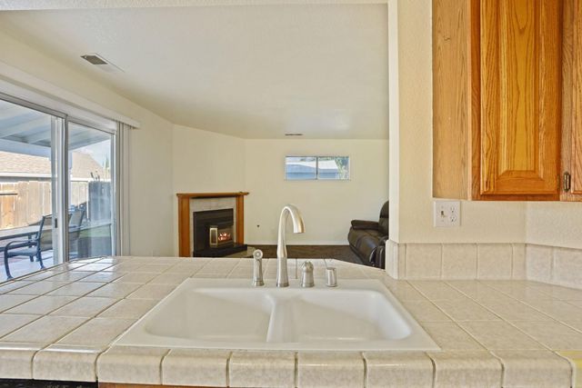 1809 Blueridge Ct, Modesto, CA 95351