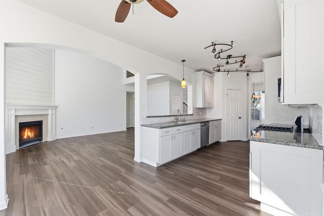 40 Morro Bay Drive, Manvel, TX 77578