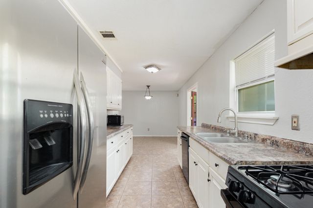 116 Denton Drive, Euless, TX 76039