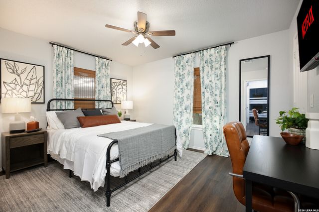 559 W Nacogdoches St, New Braunfels, TX 78130