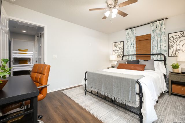 559 W Nacogdoches St, New Braunfels, TX 78130