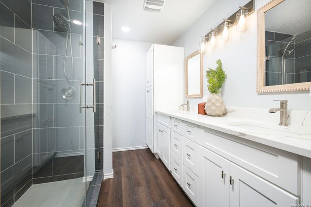 559 W Nacogdoches St, New Braunfels, TX 78130