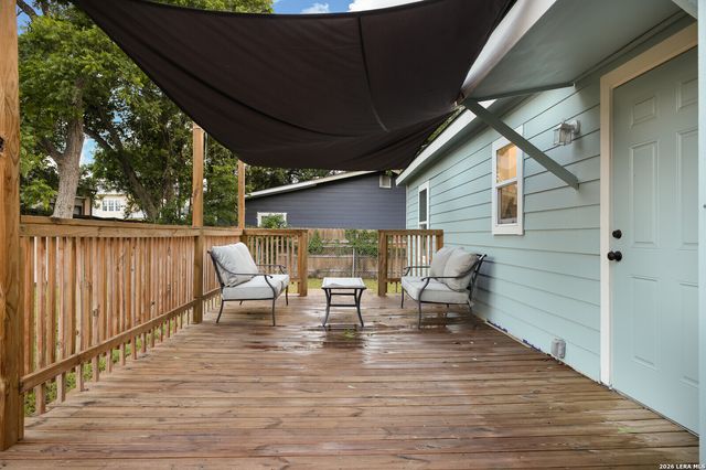 559 W Nacogdoches St, New Braunfels, TX 78130