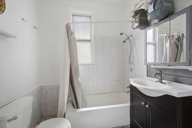 4849 W Ainslie Street, Chicago, IL 60630