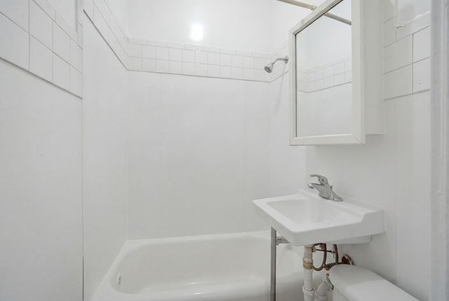 4849 W Ainslie Street, Chicago, IL 60630
