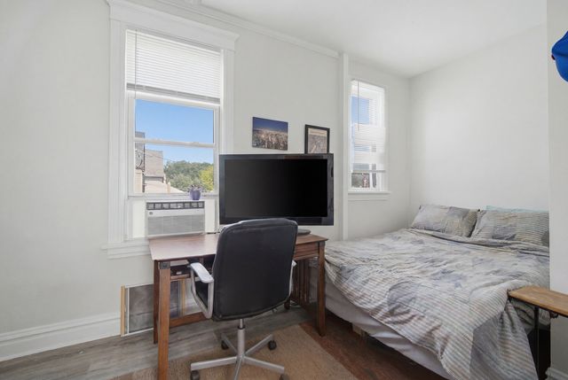4849 W Ainslie Street, Chicago, IL 60630