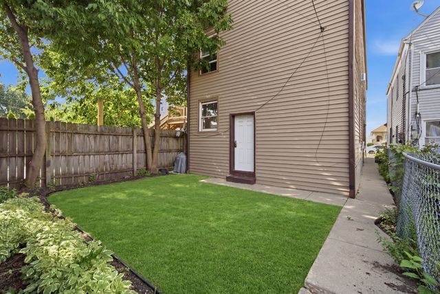 4849 W Ainslie Street, Chicago, IL 60630