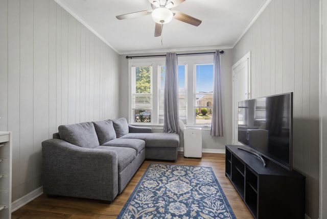 4849 W Ainslie Street, Chicago, IL 60630