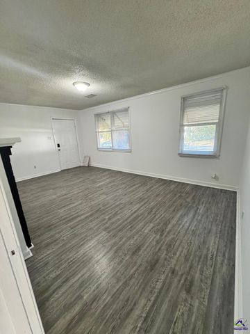 221 Meadowdale Drive, Warner Robins, GA 31088