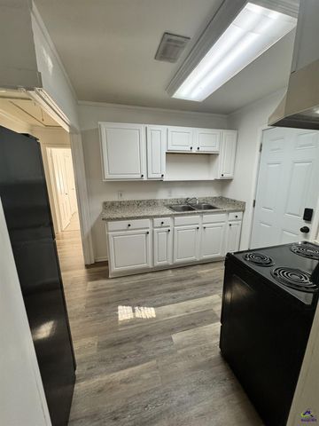 221 Meadowdale Drive, Warner Robins, GA 31088