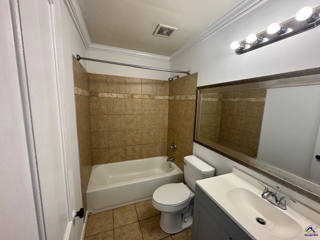 221 Meadowdale Drive, Warner Robins, GA 31088