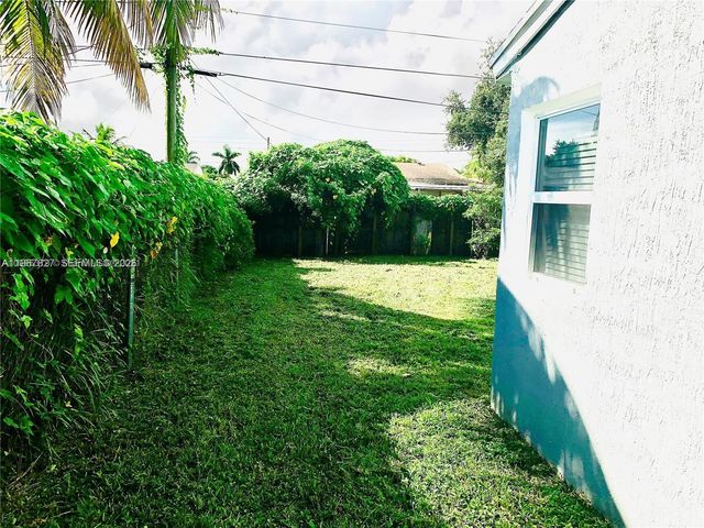 2634 Fletcher Ct, Hollywood, FL 33020