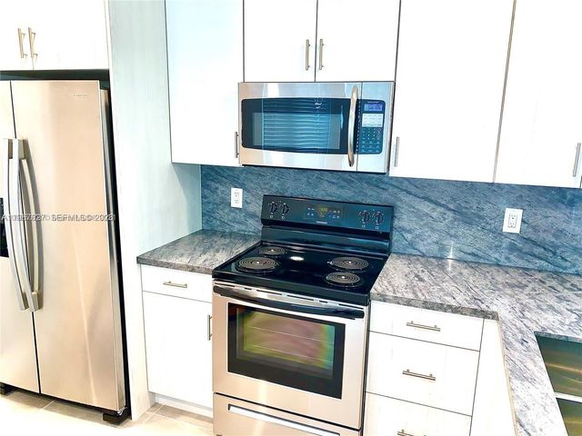 2634 Fletcher Ct, Hollywood, FL 33020