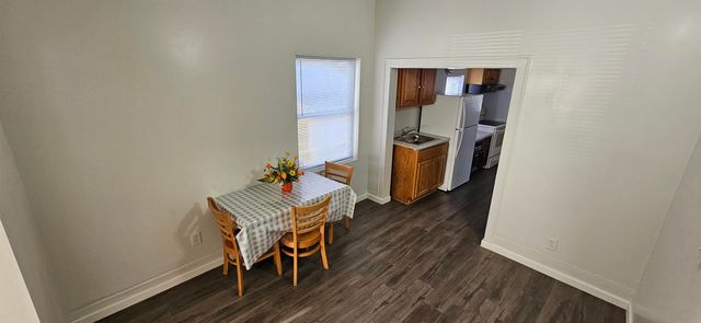 1012 W 6Th St Street, Waterloo, IA 50702