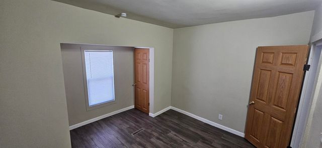 1012 W 6Th St Street, Waterloo, IA 50702