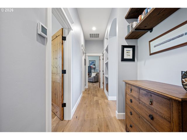 2764 E 40TH Ave, Eugene, OR 97405