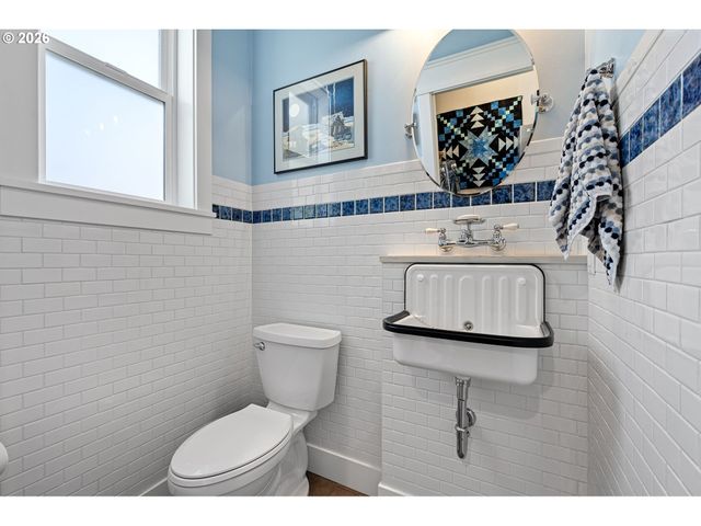 2764 E 40TH Ave, Eugene, OR 97405