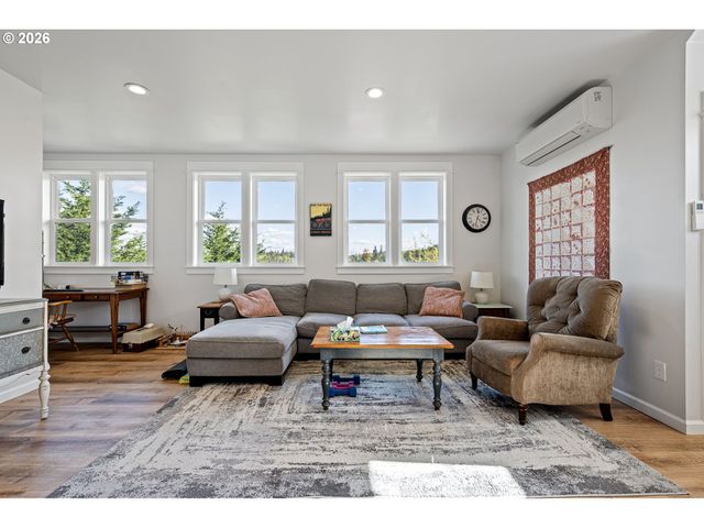 2764 E 40TH Ave, Eugene, OR 97405