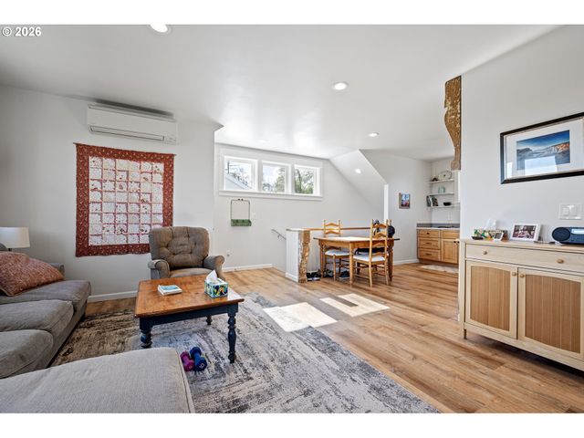 2764 E 40TH Ave, Eugene, OR 97405