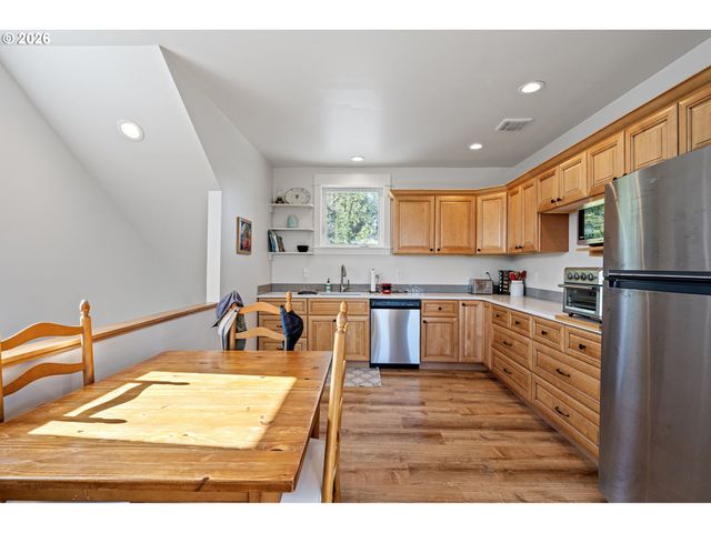 2764 E 40TH Ave, Eugene, OR 97405