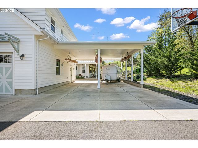 2764 E 40TH Ave, Eugene, OR 97405