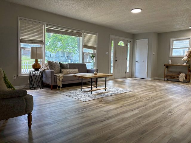 500 W Spring Street, Neosho, MO 64850